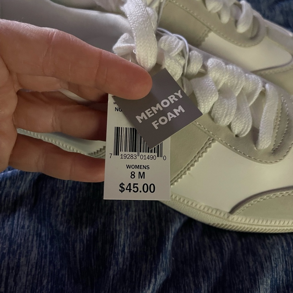 Falls Creek women’s shoes. White, grey and black, with memory foam insoles - Picture 4 of 4